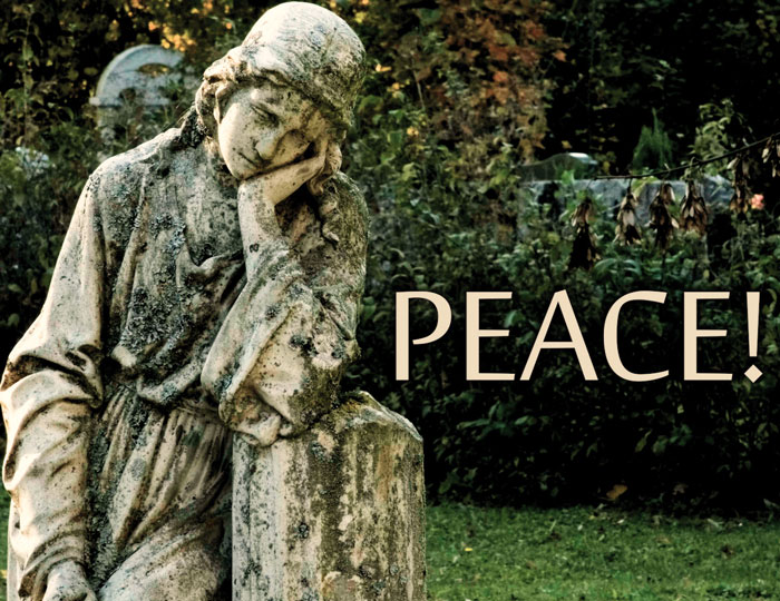 Engelsstatue mit dem Schriftzug "Peace!"