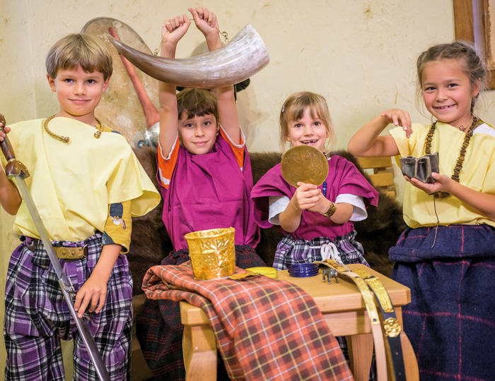 Kelten Kids Kinder in typischer Kleidung