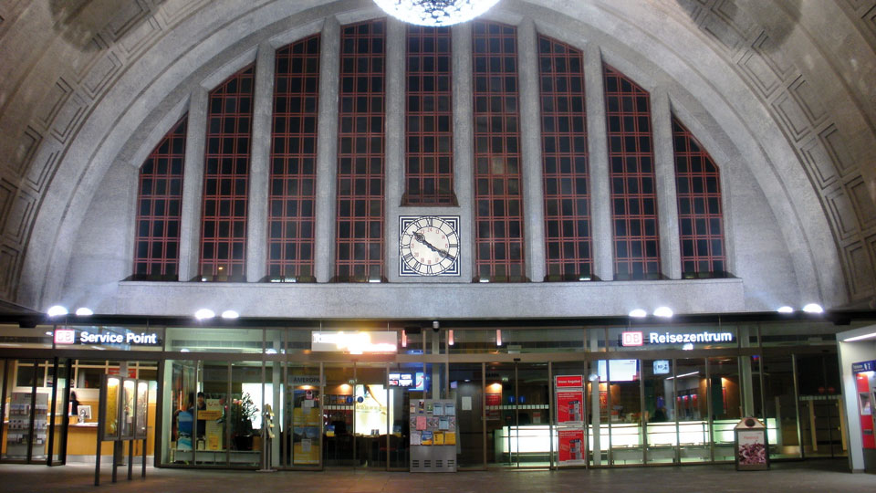 Badischer Bahnhof Basel Innenbereich bei Nacht