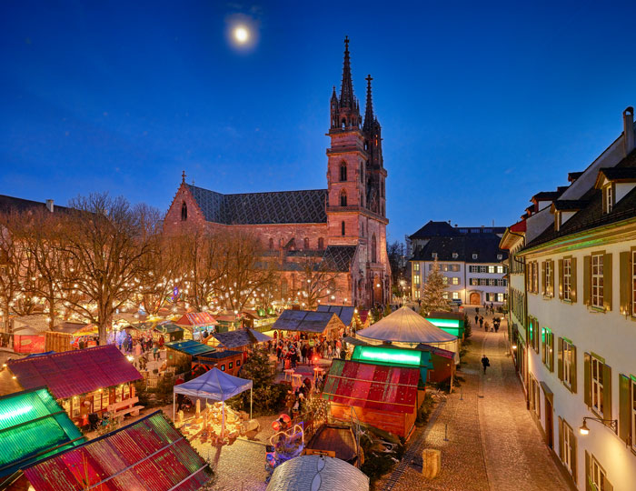 Basler-Weihnachtsmarkt-auf-dem-Münsterplatz--Basel-Christmas-market-at-Münsterplatz