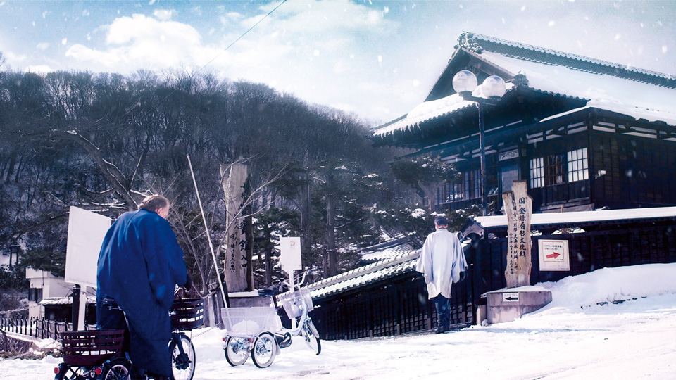 Schneelandschaft in Japan mit Haus