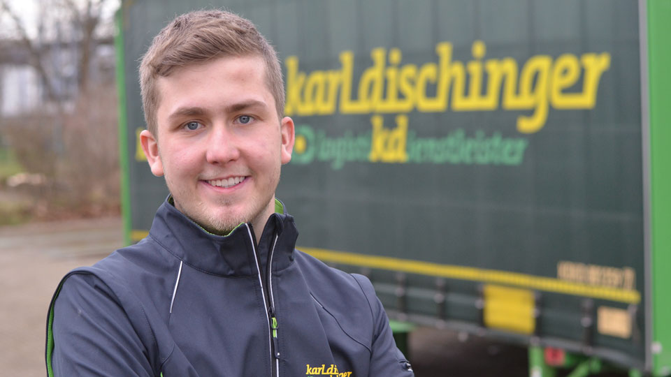 Patrik vor dem karldischinger LKW