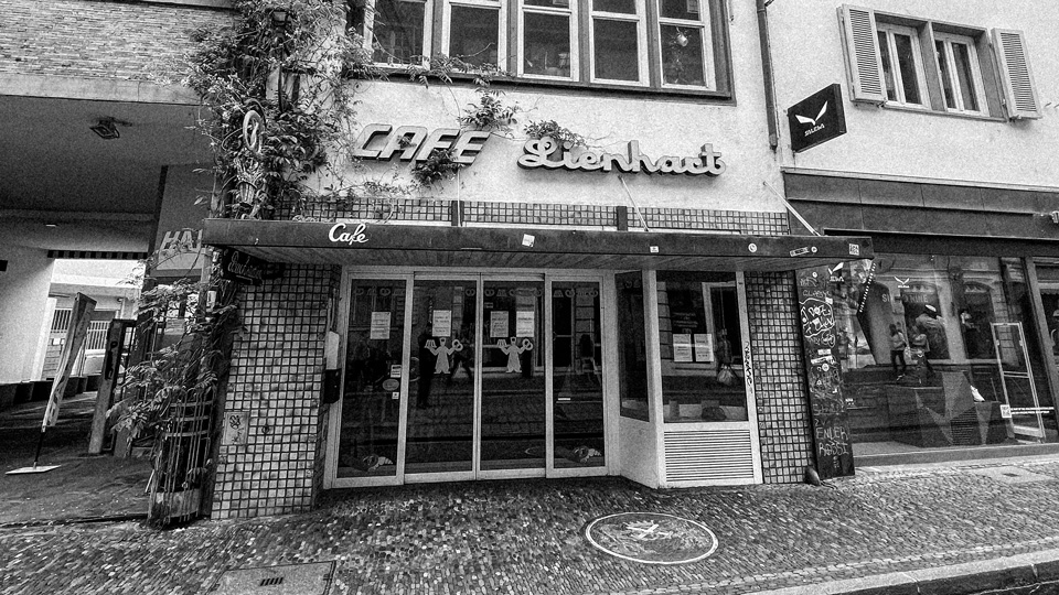 Schwarz-Weiß Bild vom alten Café Lienhart