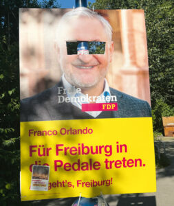 Verunstaltetes Wahlplakat von Franco Orlando