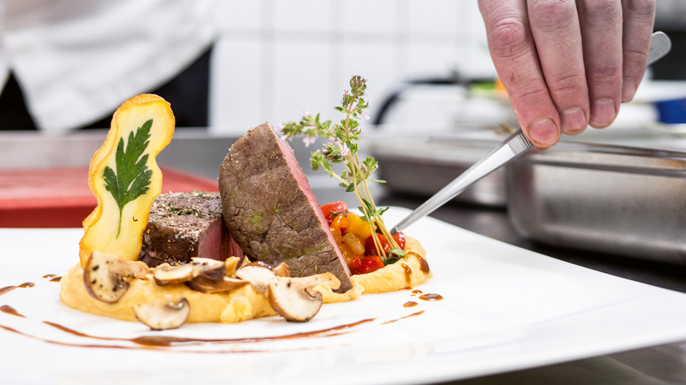 Teller mit Dekoriertem Essen