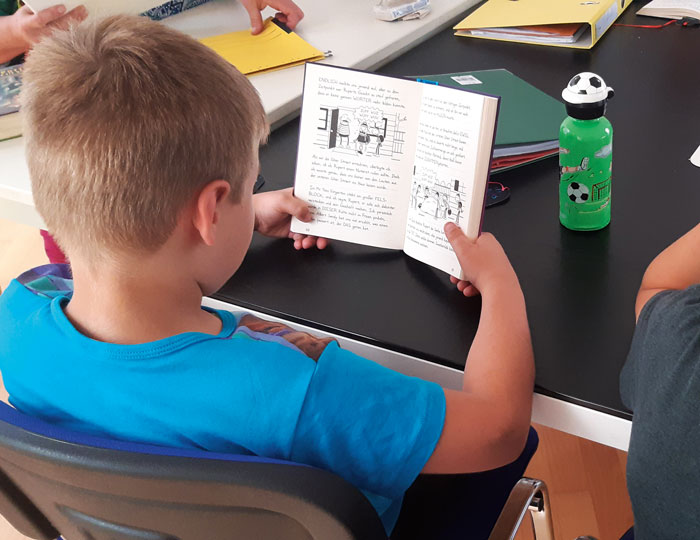 LOS-Freiburg---Bücher-lesende-Kinder