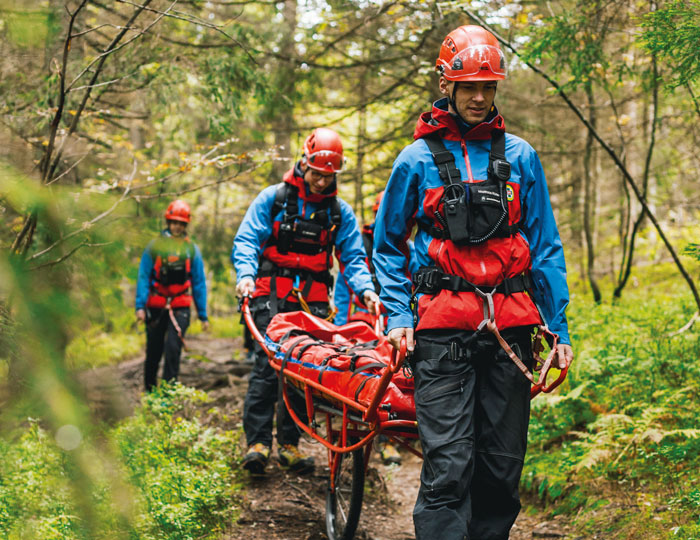 Rettungsteam im Wald