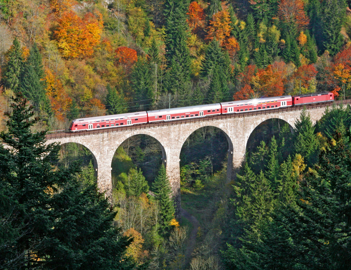 Ravennaschlucht mit Zug