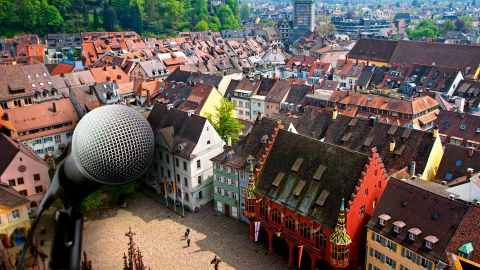 Freiburger Innenstadt mit Mikrophon