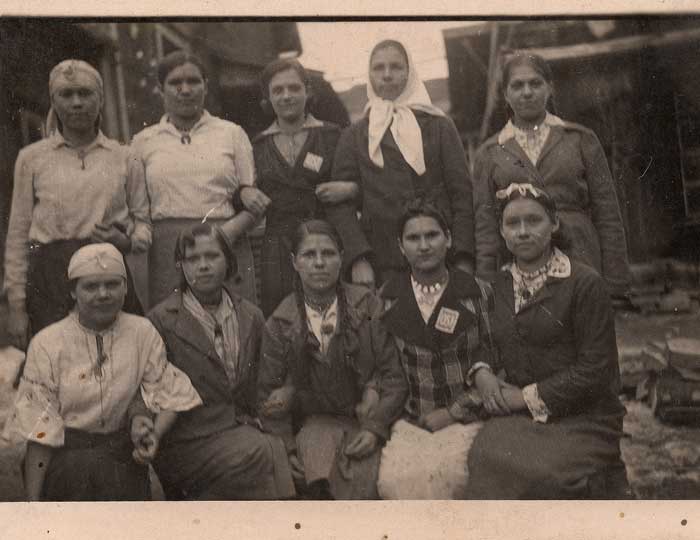 Altes schwarzweiß Foto einer Gruppe Frauen