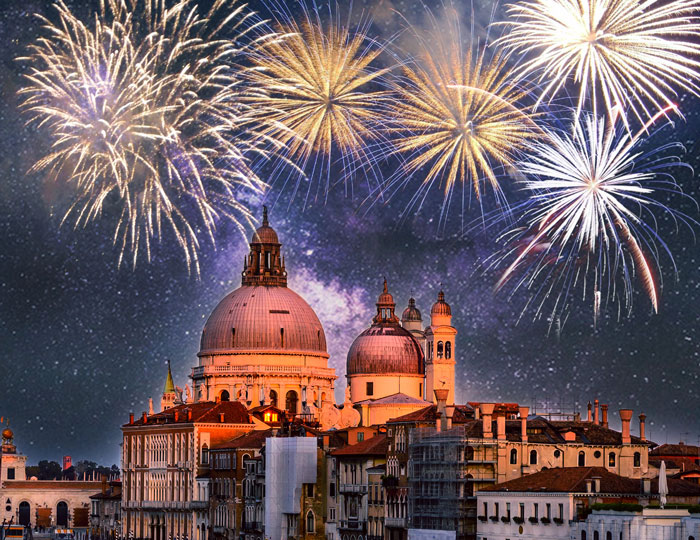 Basilika San Marco mit Feuerwerk