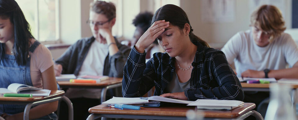 Schüler beim Test schreiben.