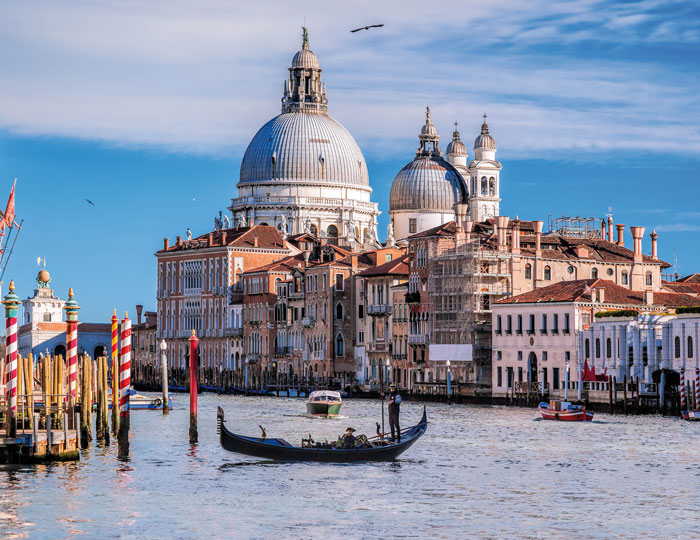 Die Kuppeln der Basilika San Marco