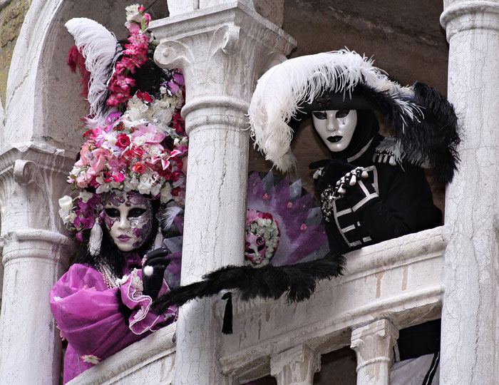 Damen in Masken des Venezianischen Karnevals