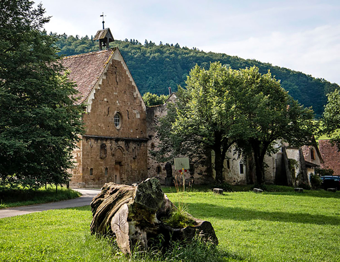 Die Klosterkirche Schönthal mit ihrem Westportal 