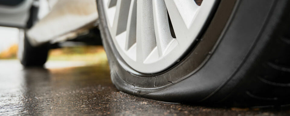 Bild von einem Platten Reifen