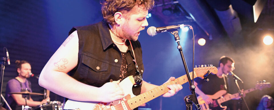 Geballte Energie: Max Keefer (vorne), Lion Günther (rechts) und Hendrik Schwörer (links) bei ihrem Contest-Gig im Jazzhaus.